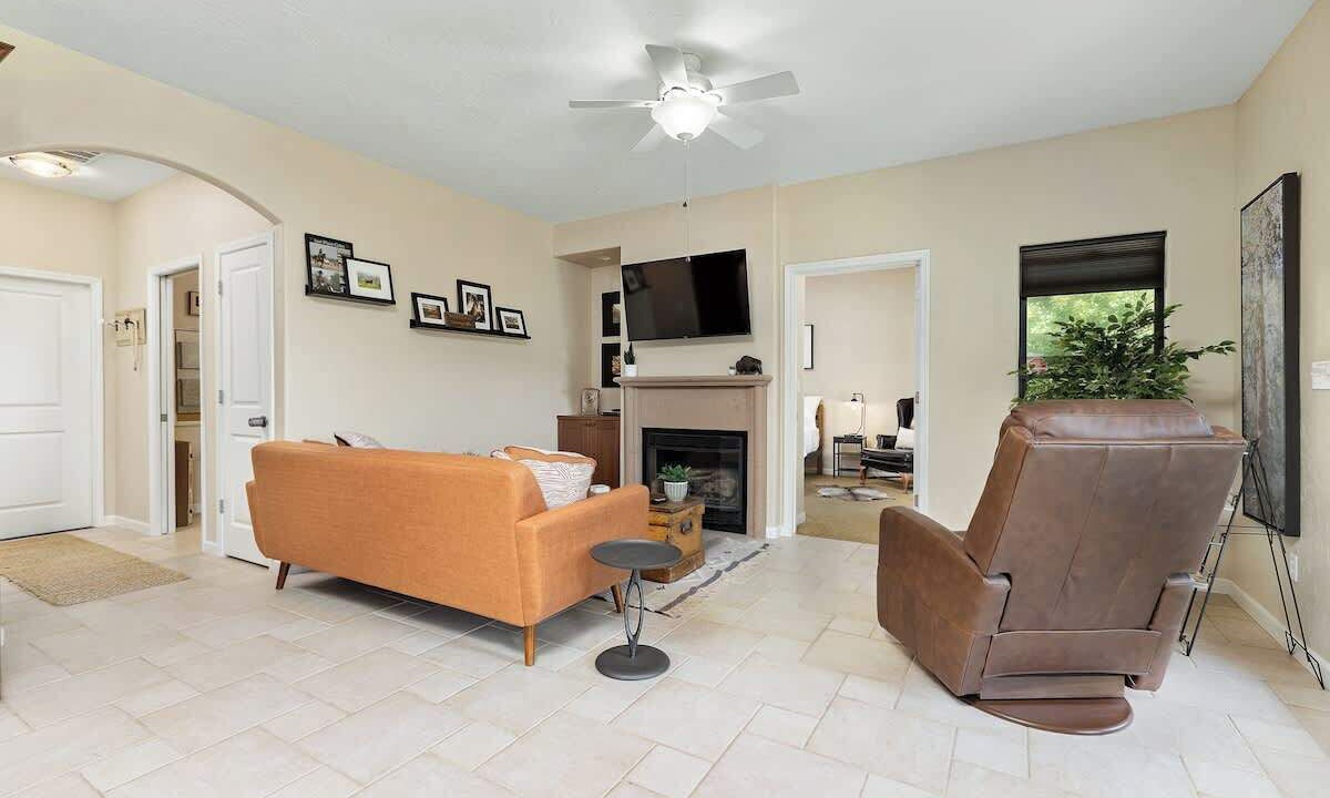 Photo of Livingroom in Springville