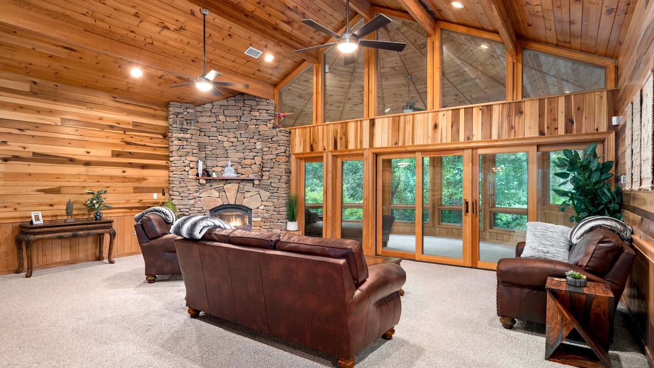 Photo of Livingroom in Hendersonville