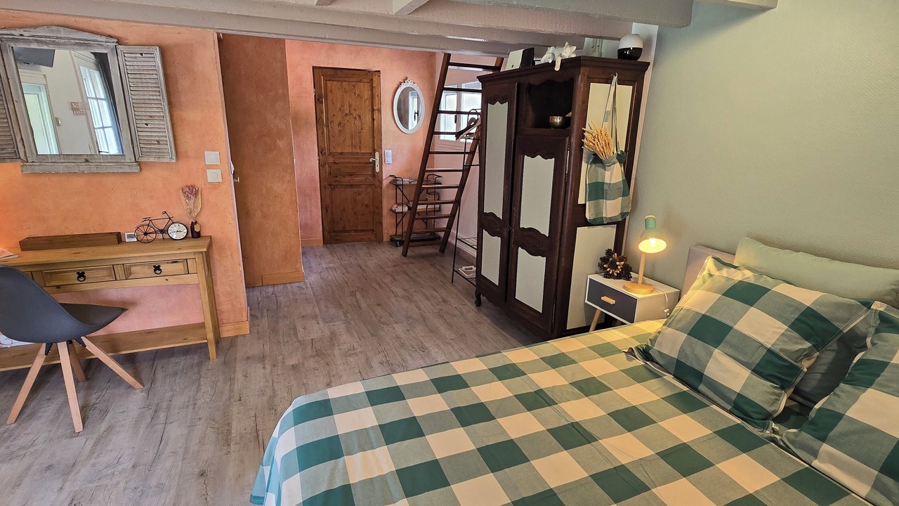 Photo of Bedroom in Emance