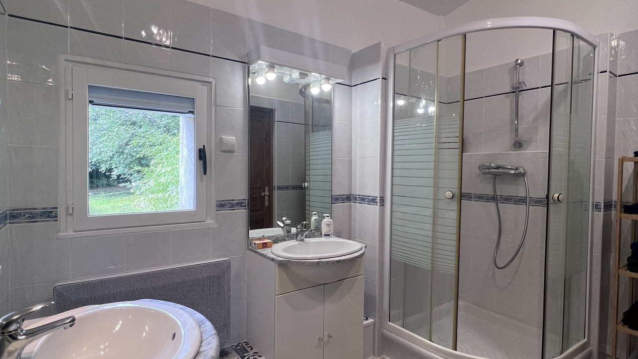 Photo of Bathroom in Emance