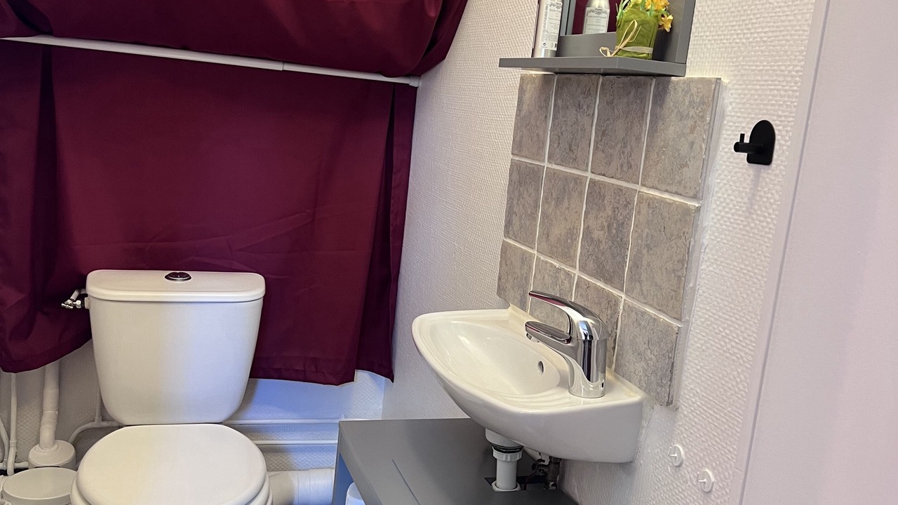 Photo of Bathroom in Emance