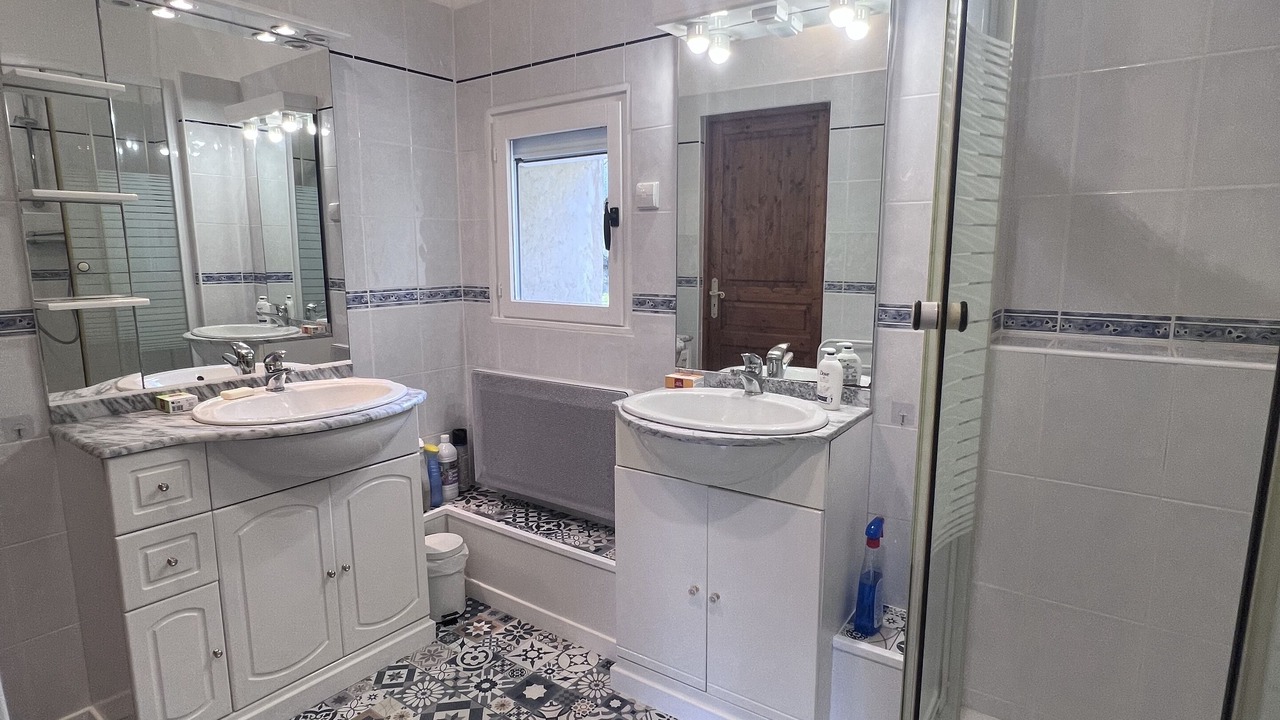 Photo of Bathroom in Emance