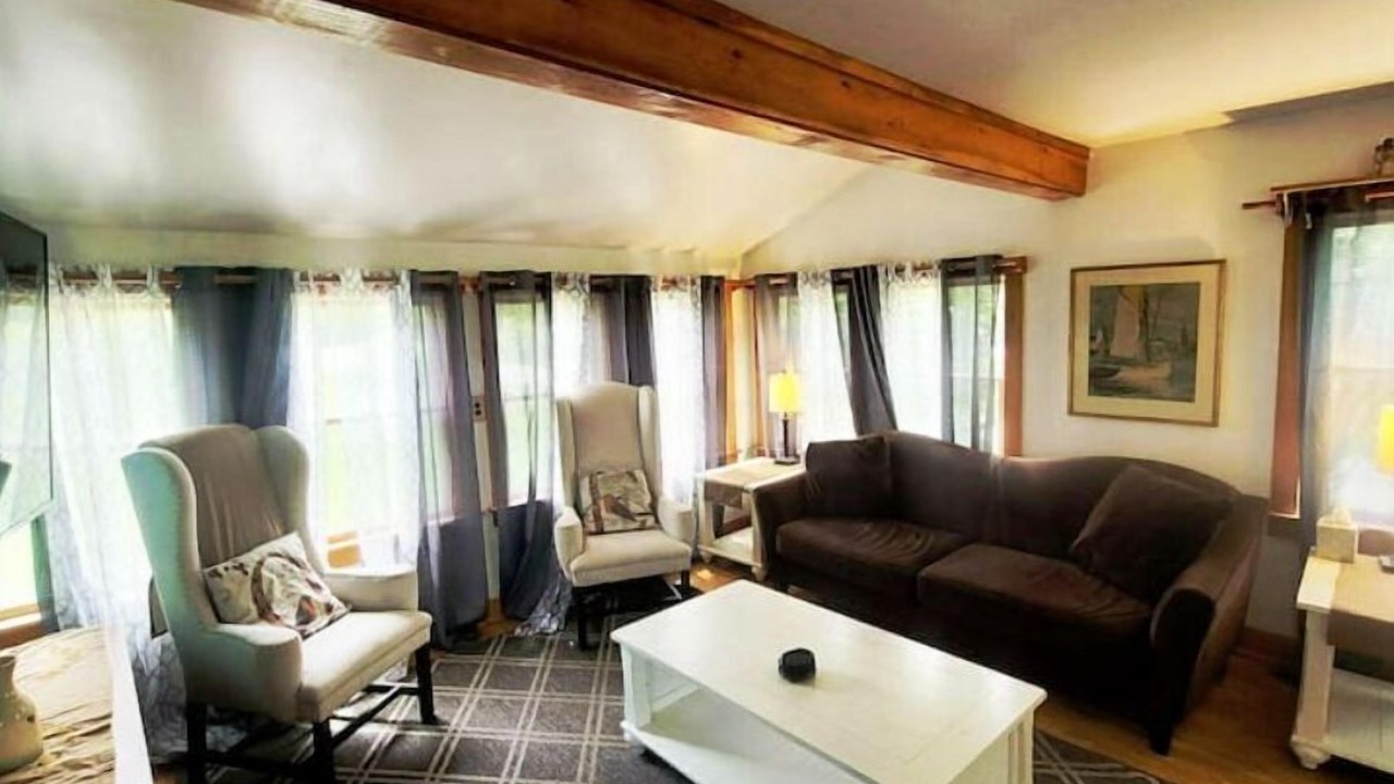 Photo of Livingroom in Brooklin