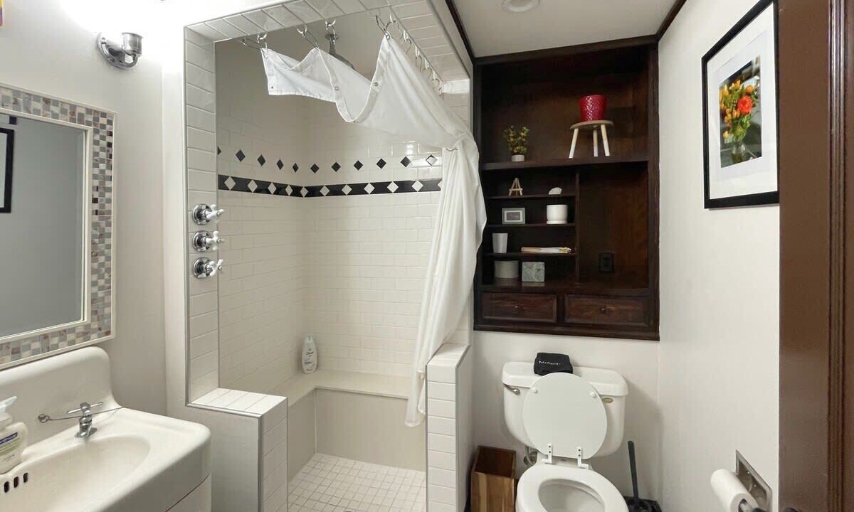 Photo of Bathroom in Midtown Sacramento