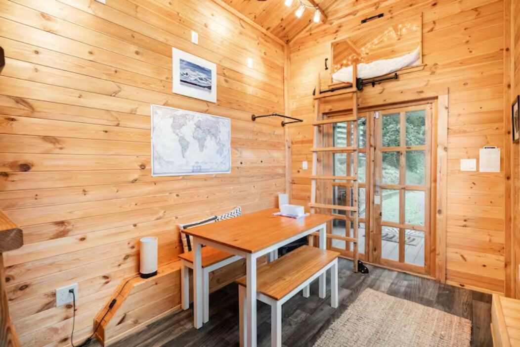 Photo of Livingroom in North Admiral