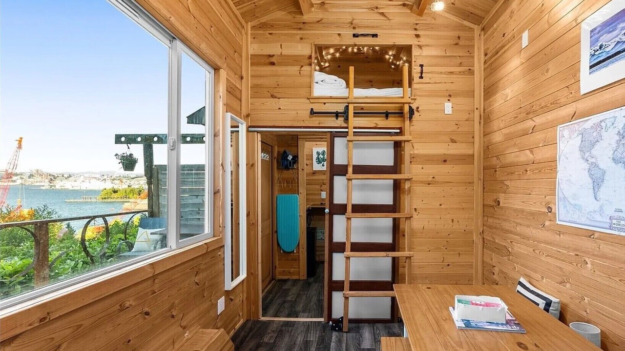 Photo of Livingroom in North Admiral