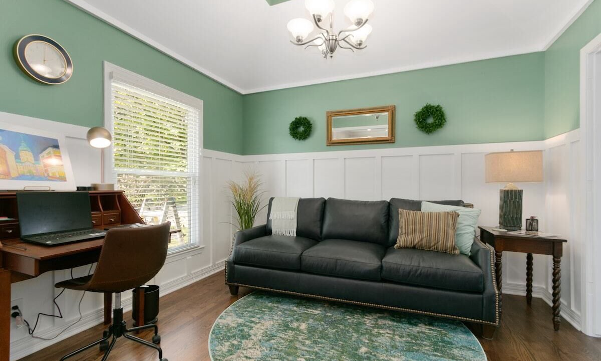 Photo of Livingroom in Nall Hills