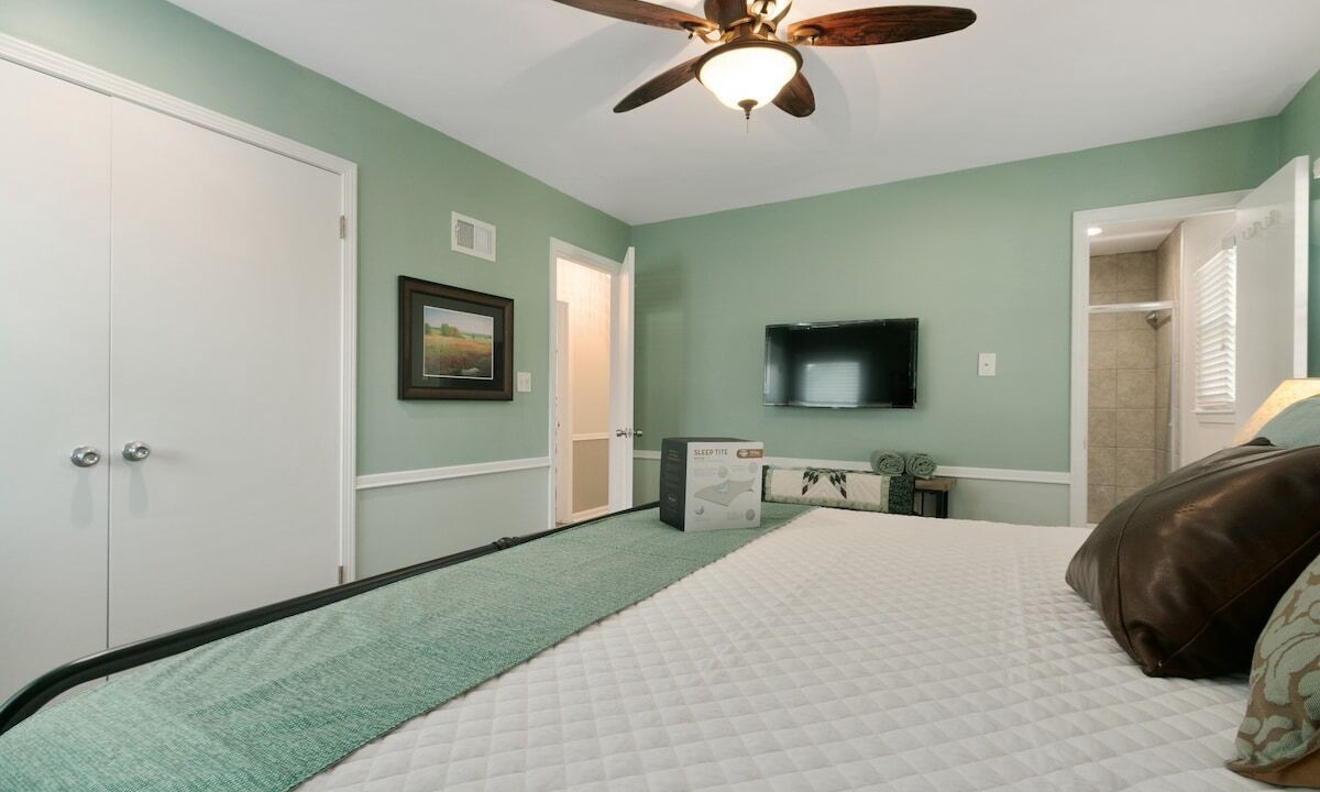 Photo of Bedroom in Nall Hills