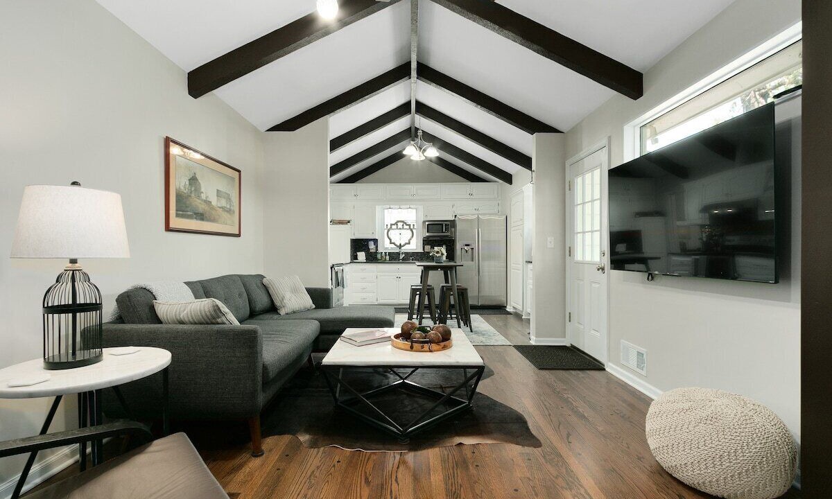 Photo of Livingroom in Nall Hills