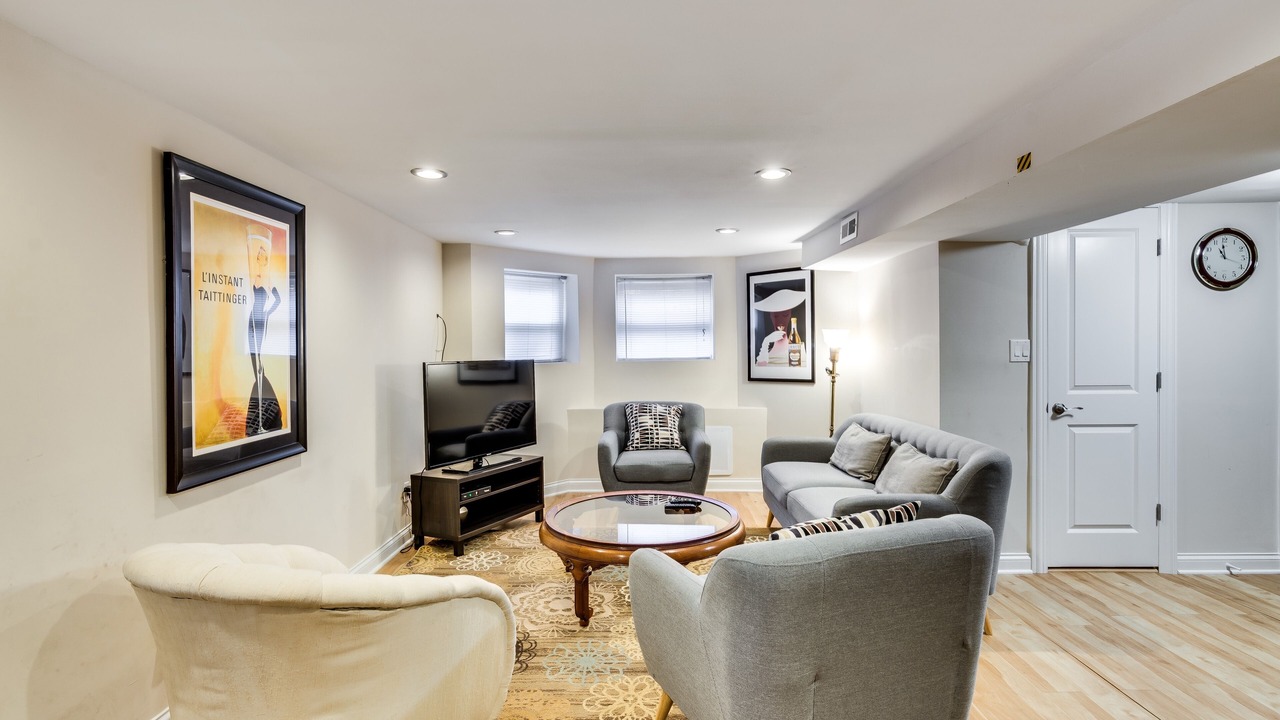 Photo of Bedroom in Edgewater Beach