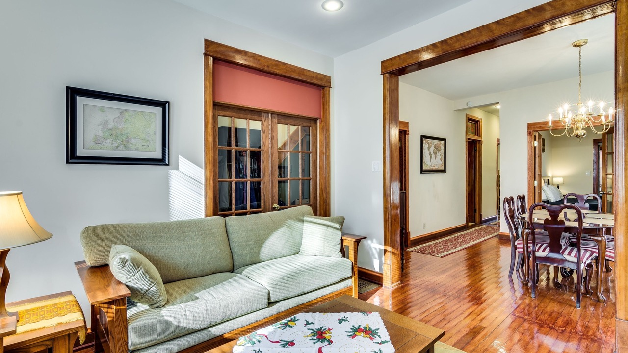 Photo of Bedroom in Edgewater Beach