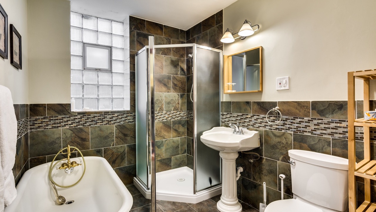 Photo of Bathroom in Edgewater Beach