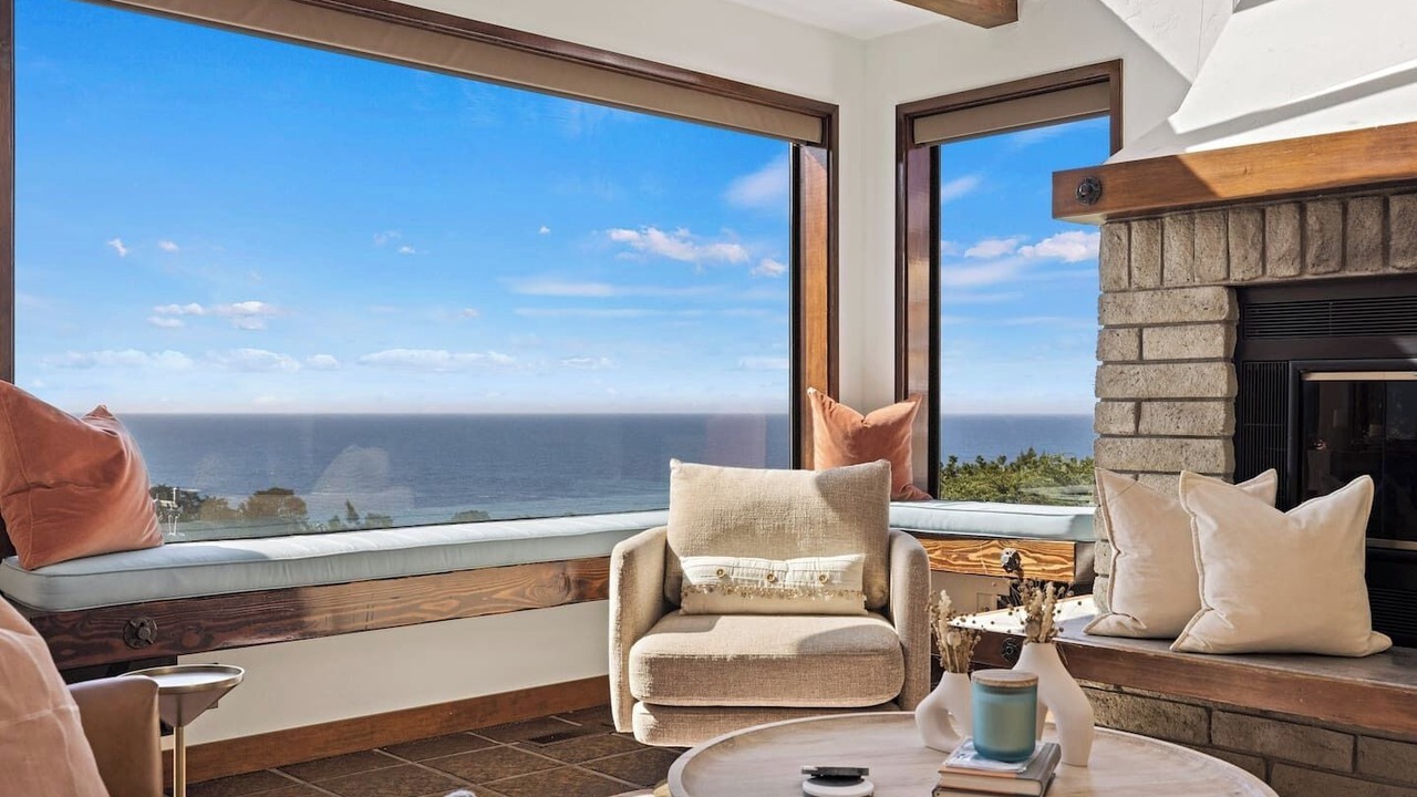 Photo of Livingroom in Carmel Highlands