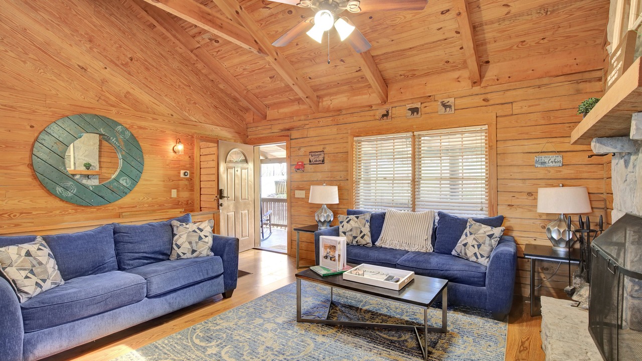 Photo of Livingroom in Pine Mountain Valley