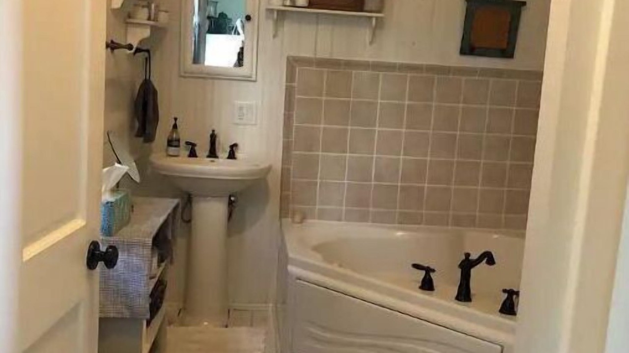 Photo of Bathroom in Nauvoo