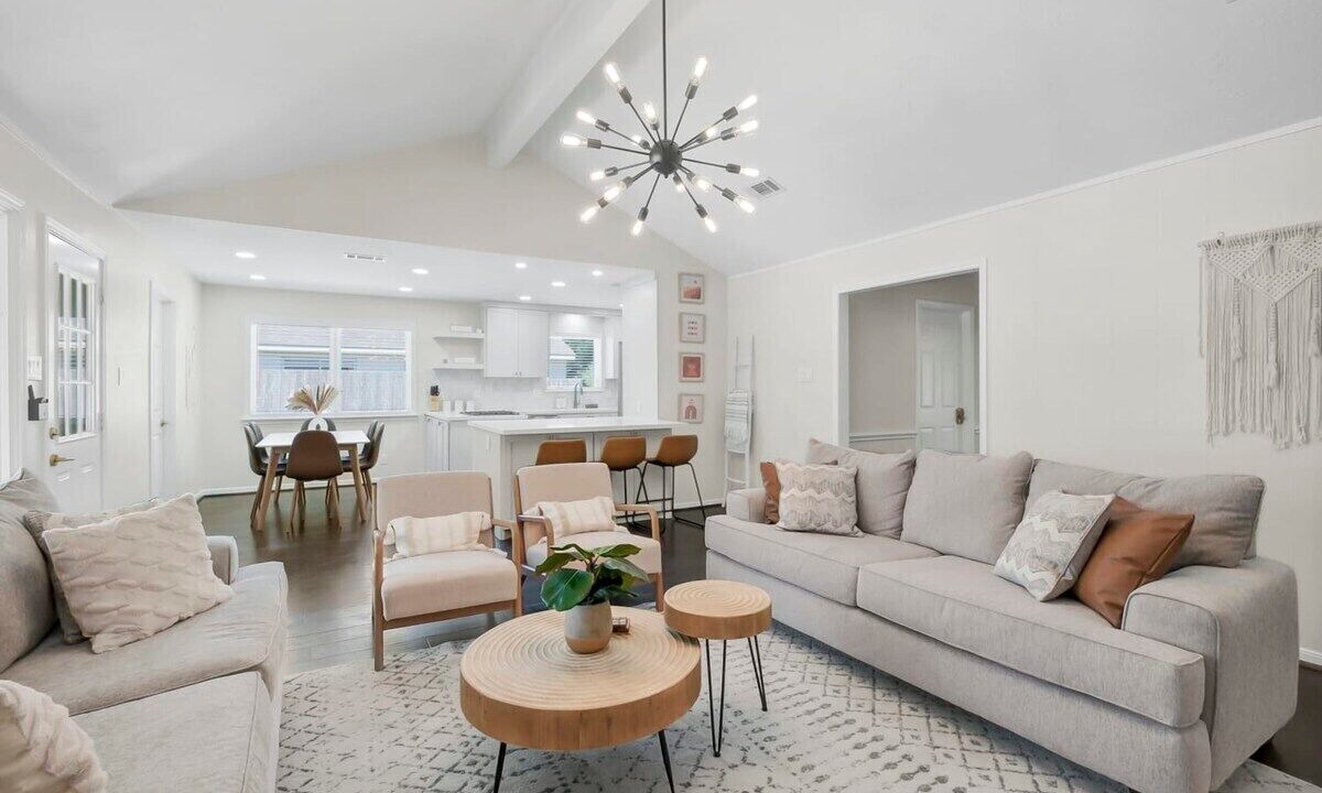 Photo of Livingroom in Jersey Village