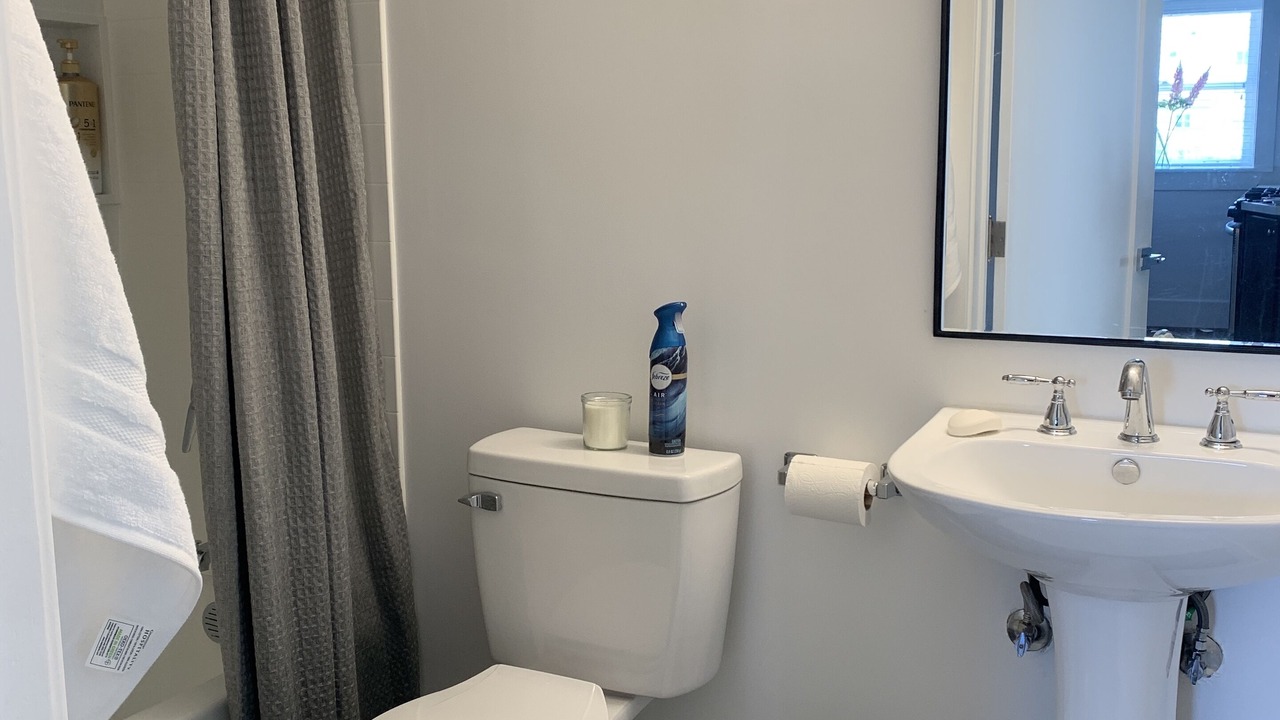 Photo of Bathroom in Hollywood Hills West