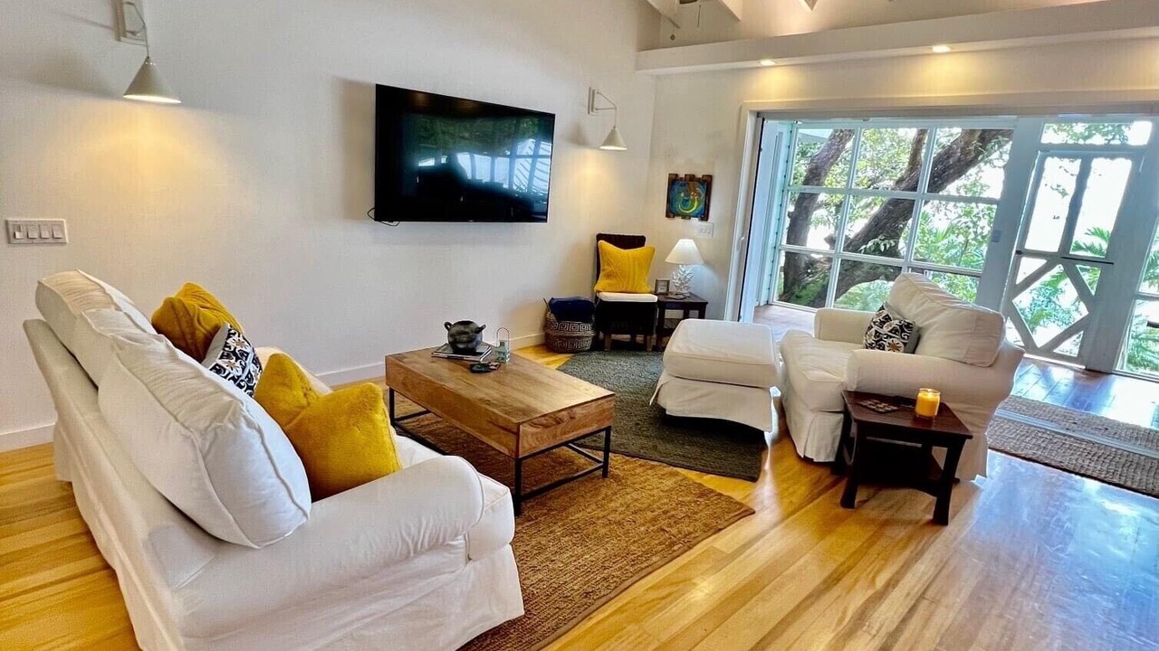Photo of Livingroom in Calabash Bight