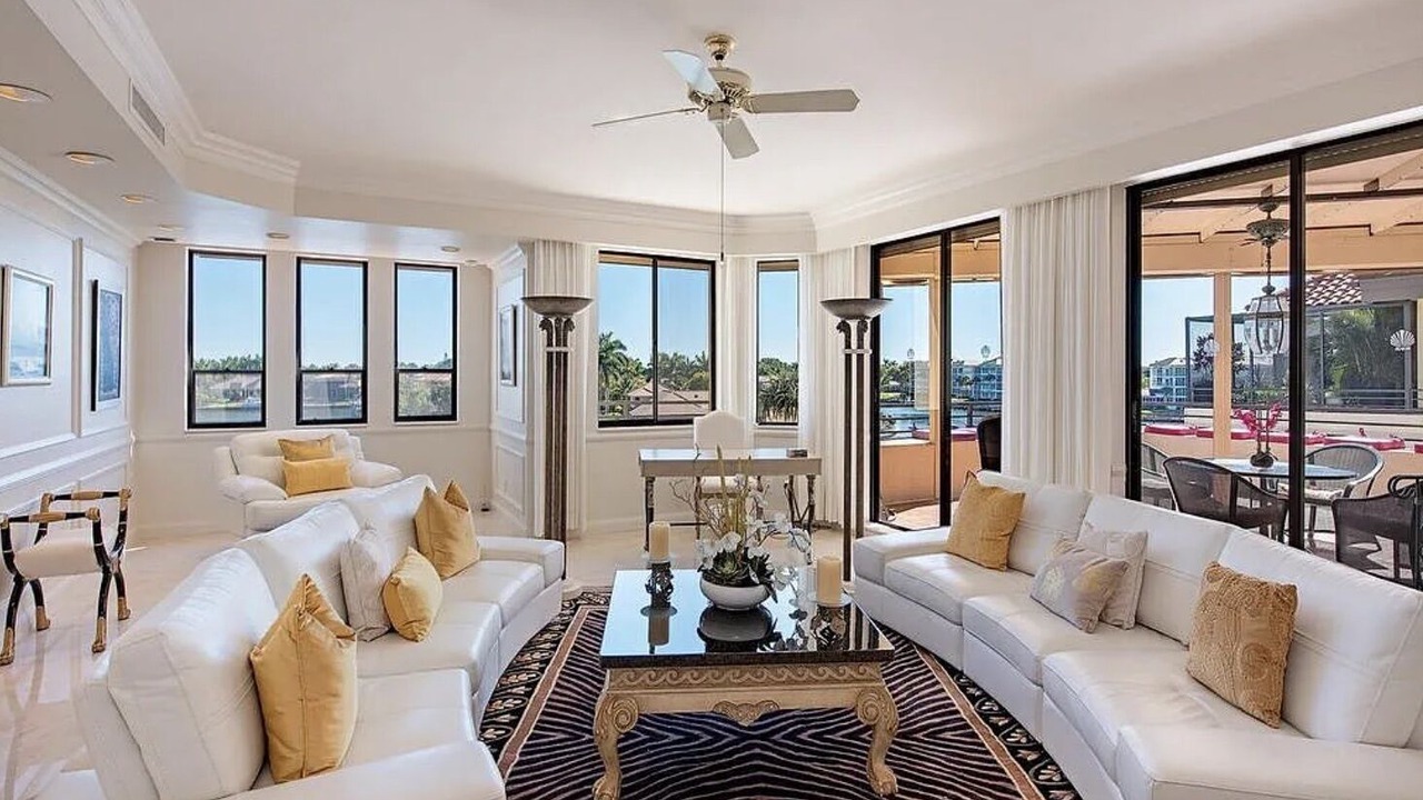 Photo of Livingroom in Park Shore