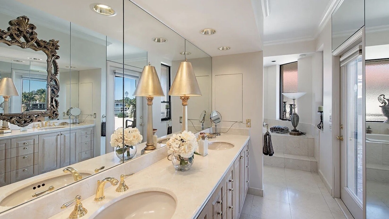 Photo of Bathroom in Park Shore