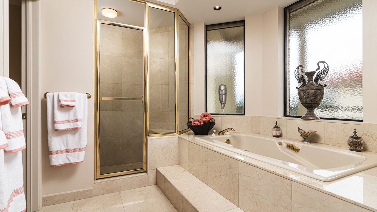 Photo of Bathroom in Park Shore
