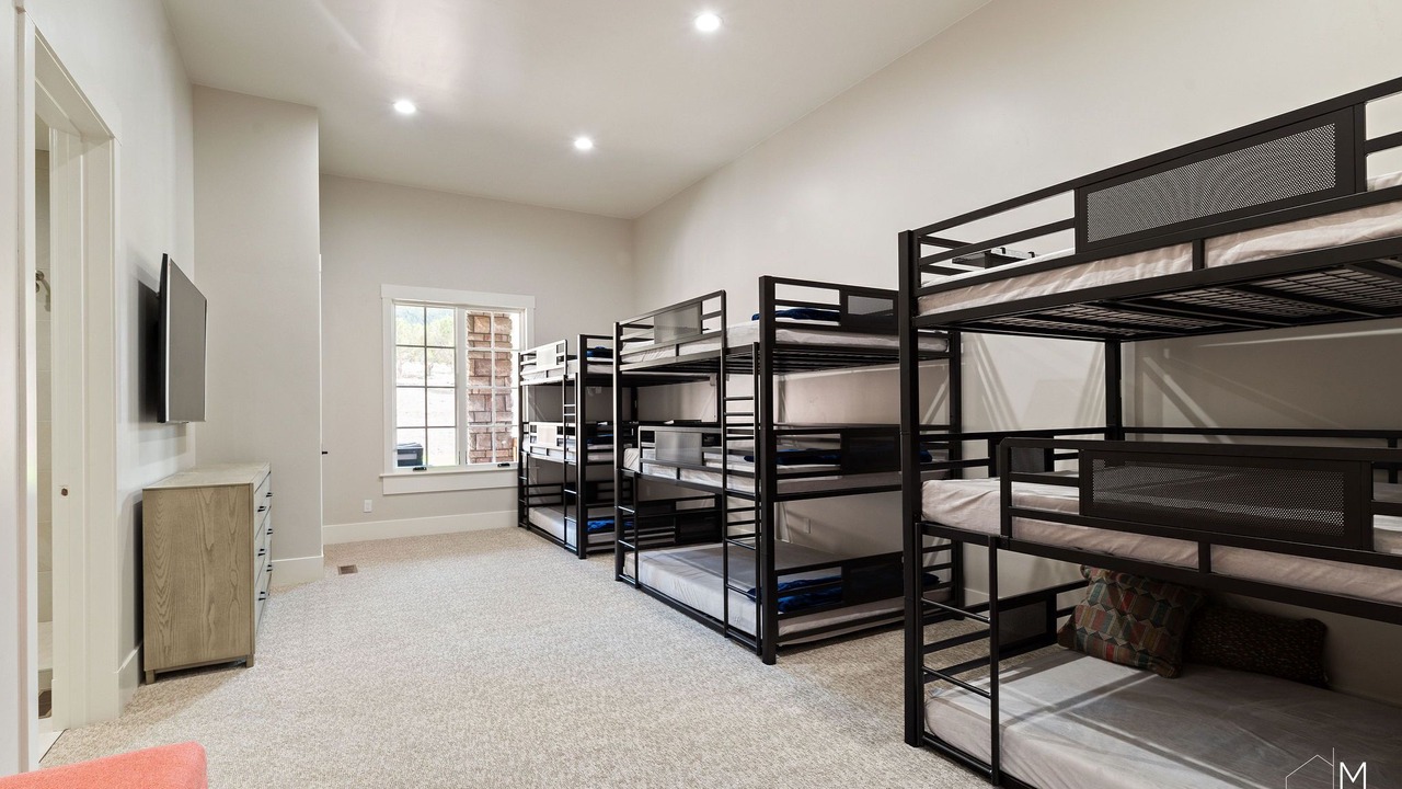 Photo of Bedroom in Mammoth Creek