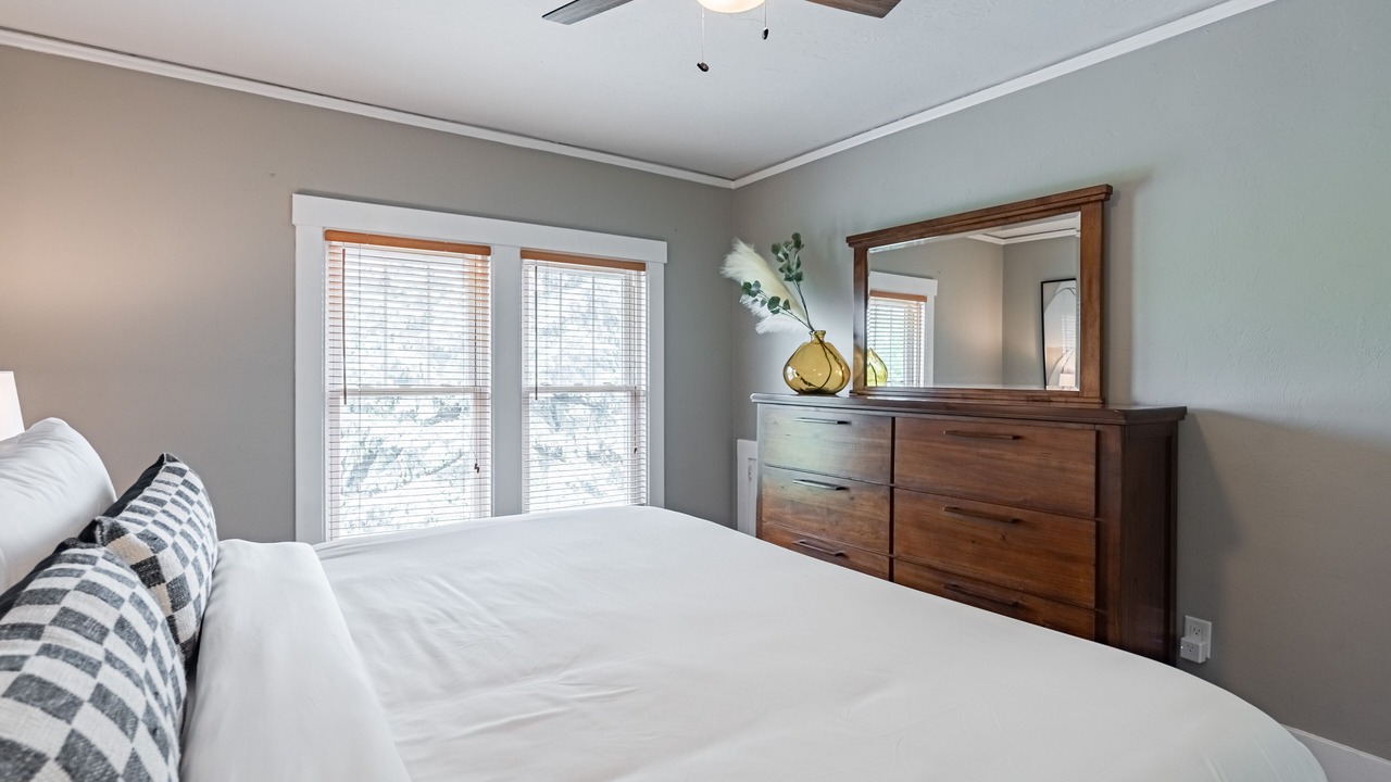 Photo of Bedroom in Dundee-Happy Hollow Historic District