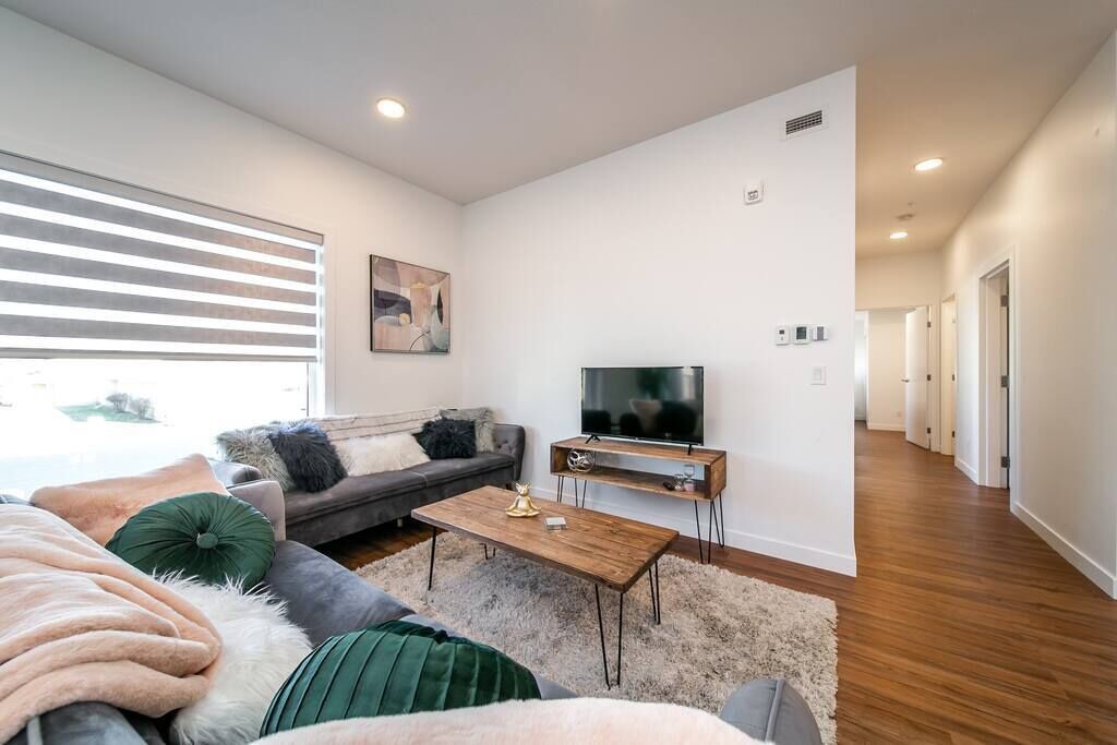 Photo of Livingroom in North Central Edmonton