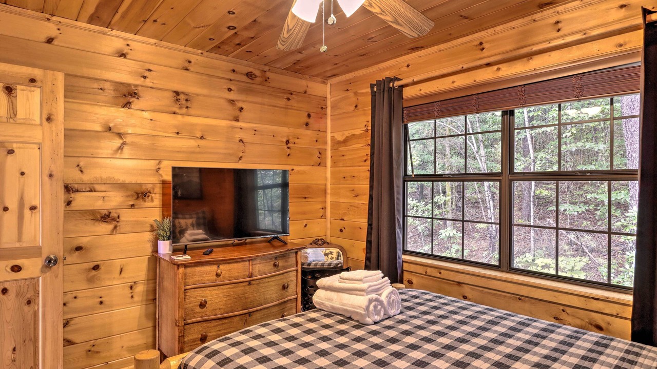 Photo of Bedroom in Hidden Lake