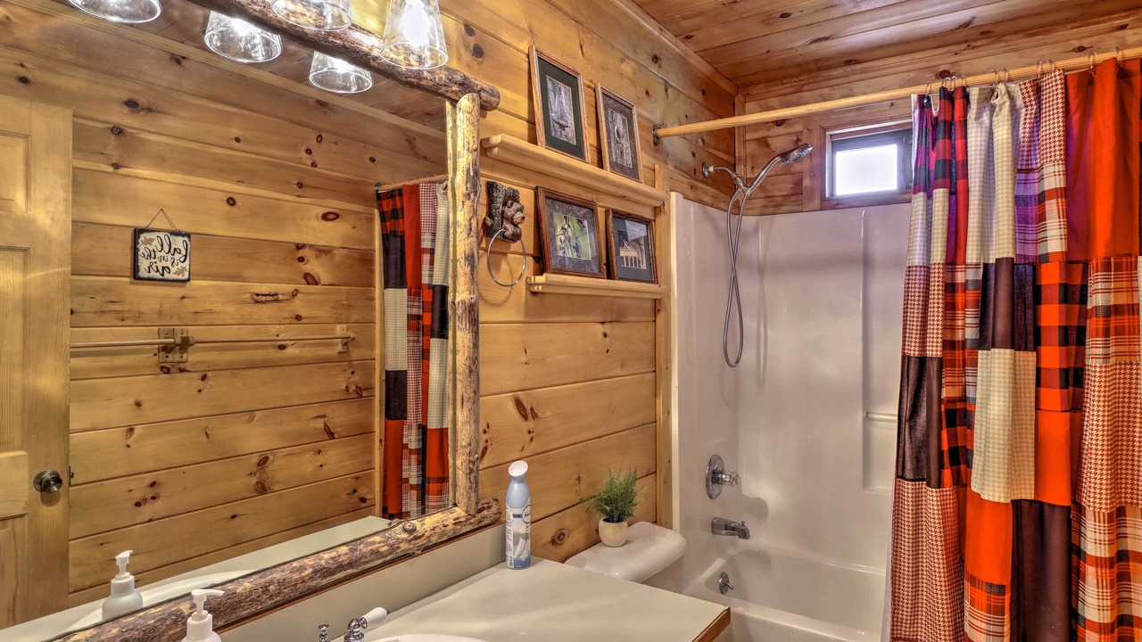 Photo of Bathroom in Hidden Lake