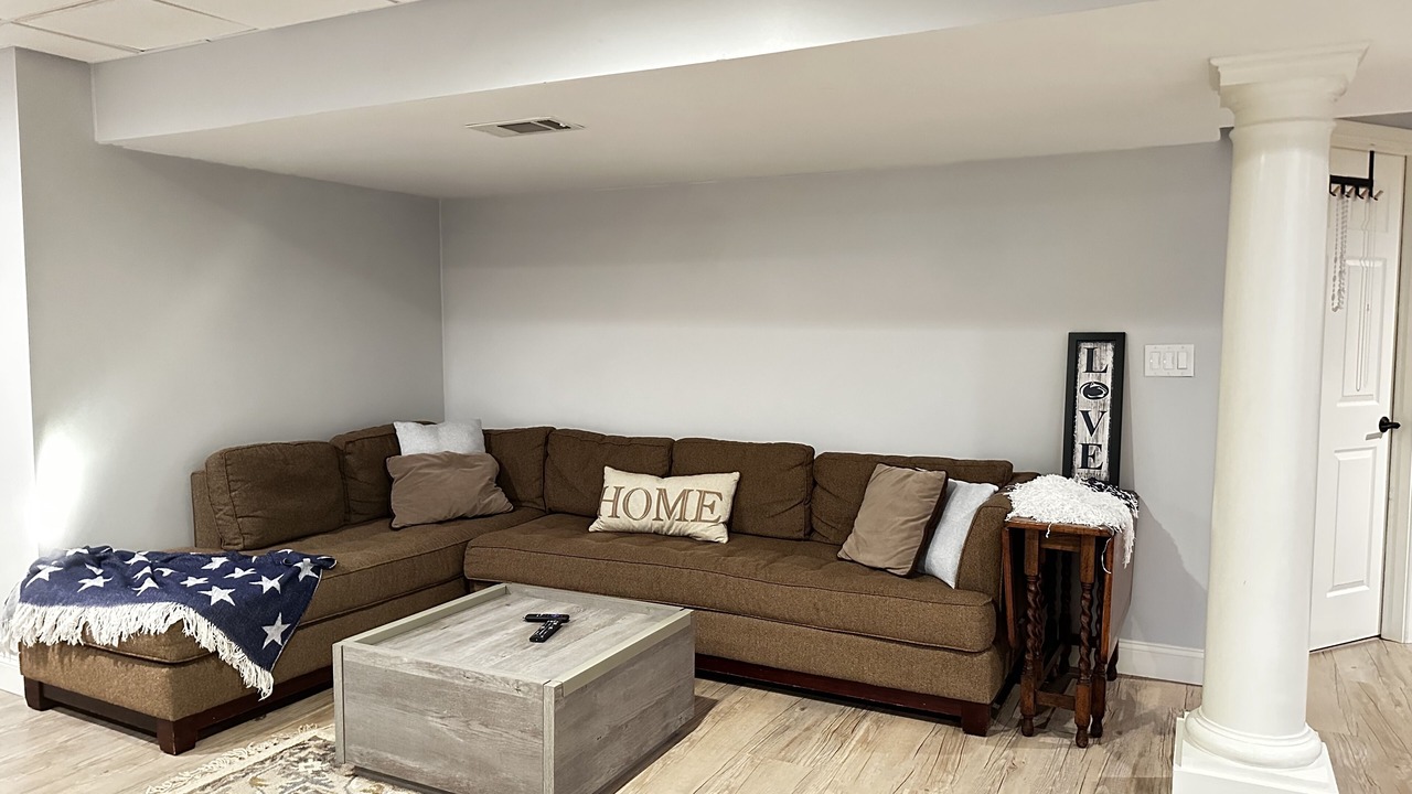 Photo of Livingroom in State College