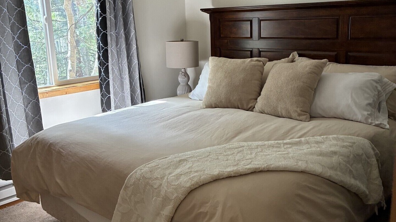 Photo of Bedroom in Mammoth Creek