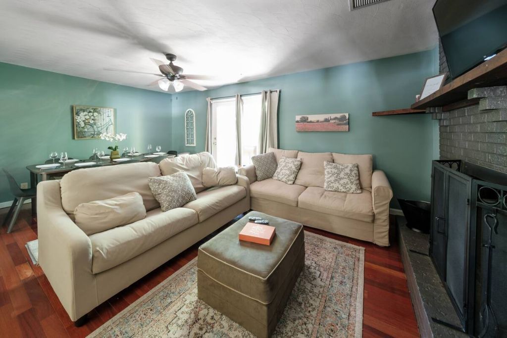 Photo of Livingroom in Seven Devils