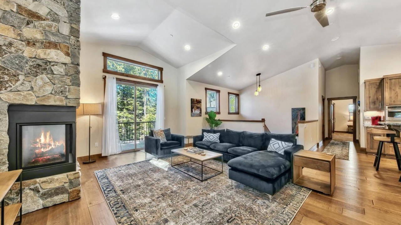 Photo of Livingroom in Country Club Estates