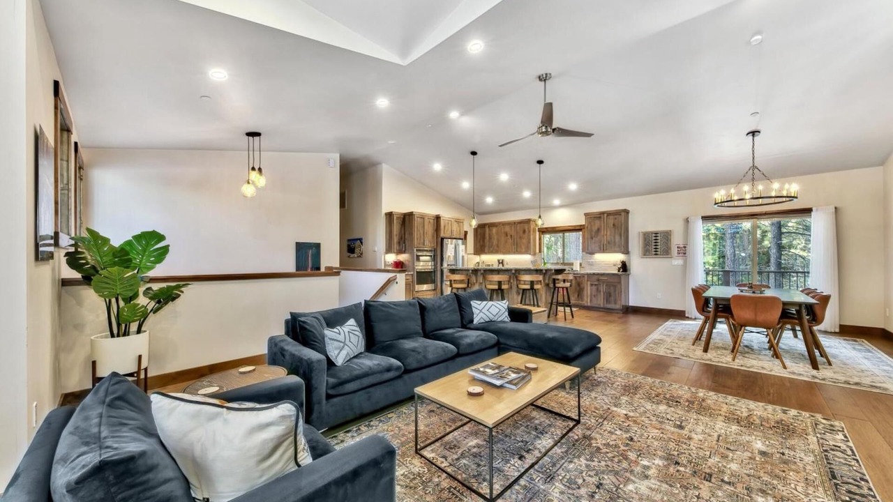 Photo of Livingroom in Country Club Estates
