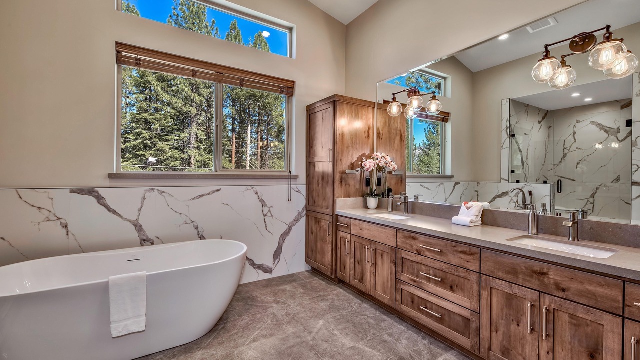 Photo of Bathroom in Country Club Estates
