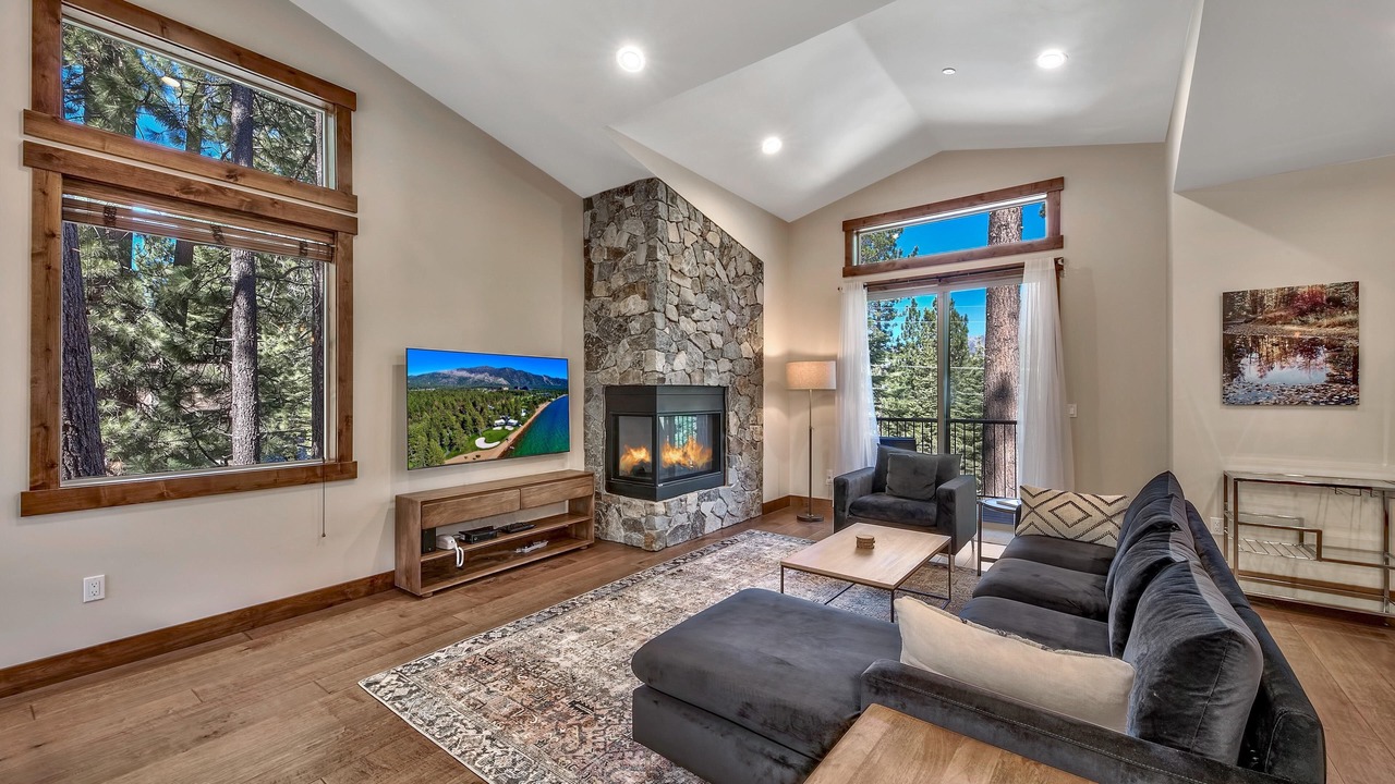 Photo of Livingroom in Country Club Estates