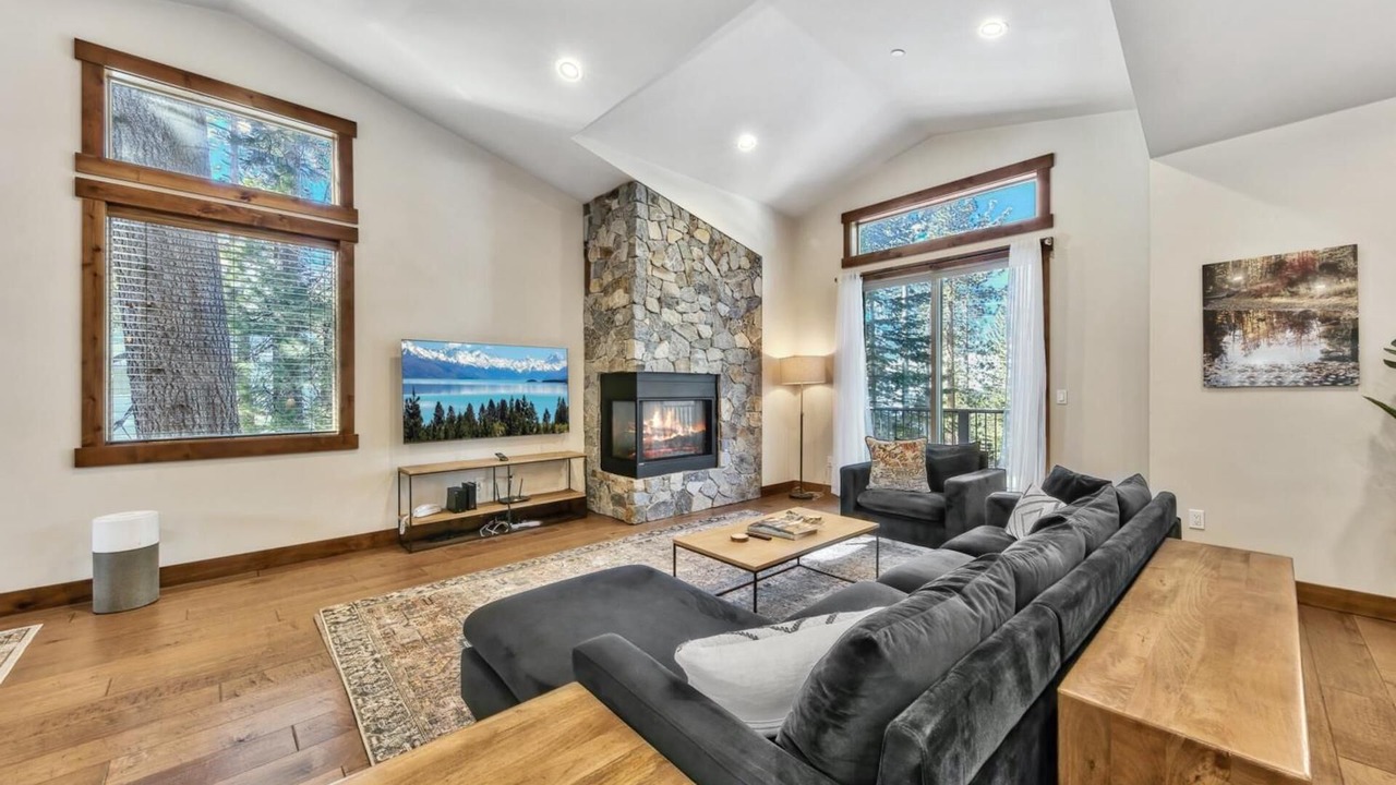 Photo of Livingroom in Country Club Estates