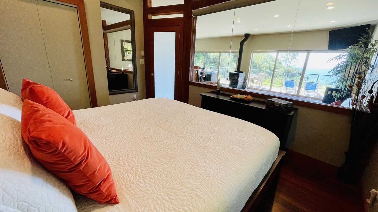 Photo of Bedroom in Otter Point