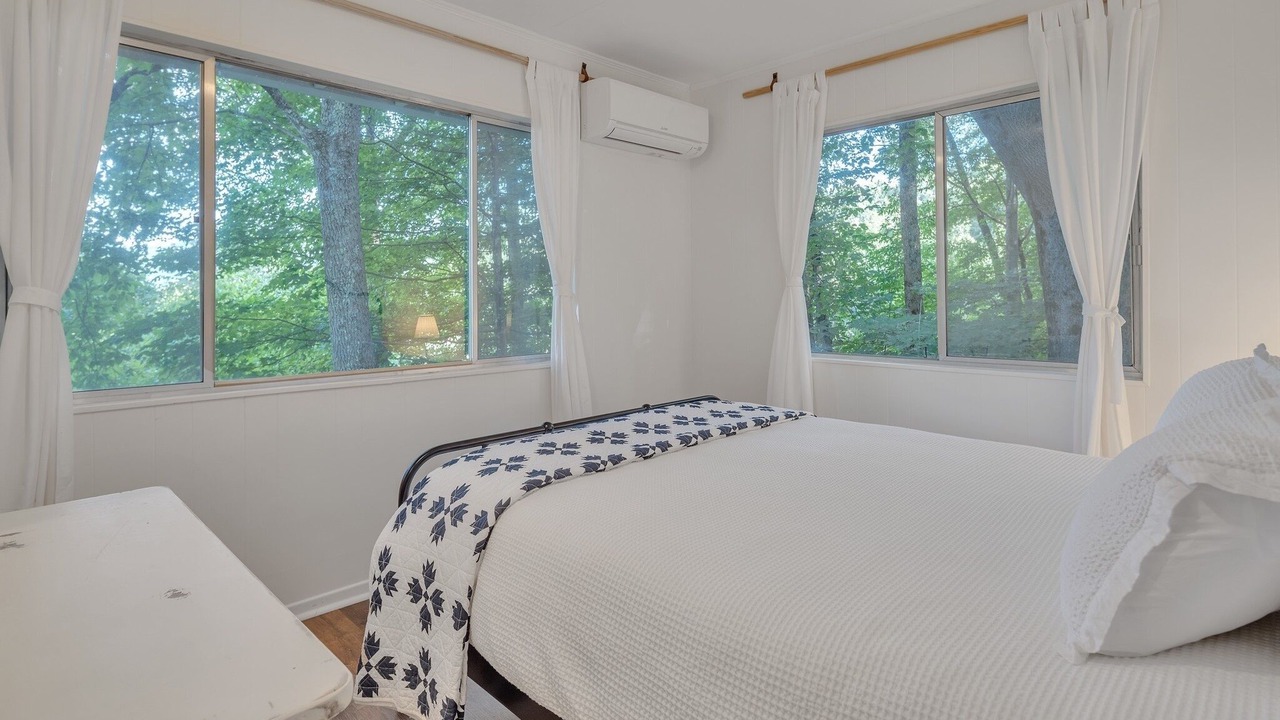 Photo of Bedroom in Walker-In-the-Hills