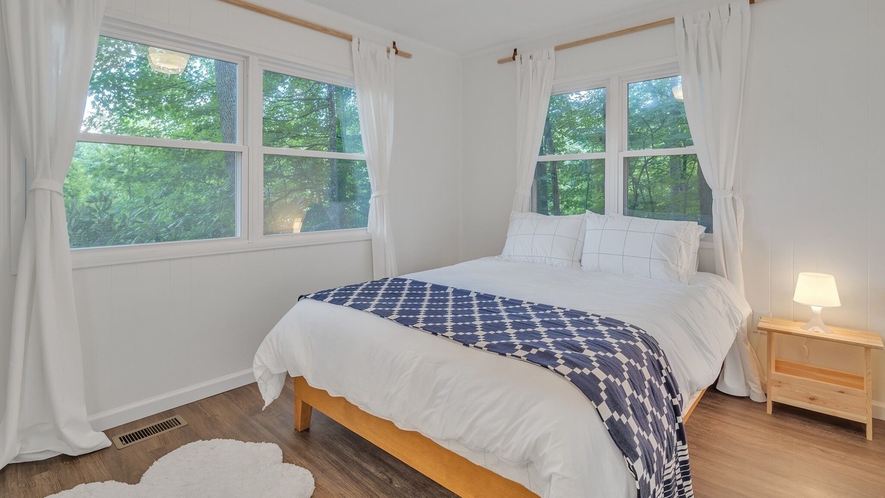 Photo of Bedroom in Walker-In-the-Hills