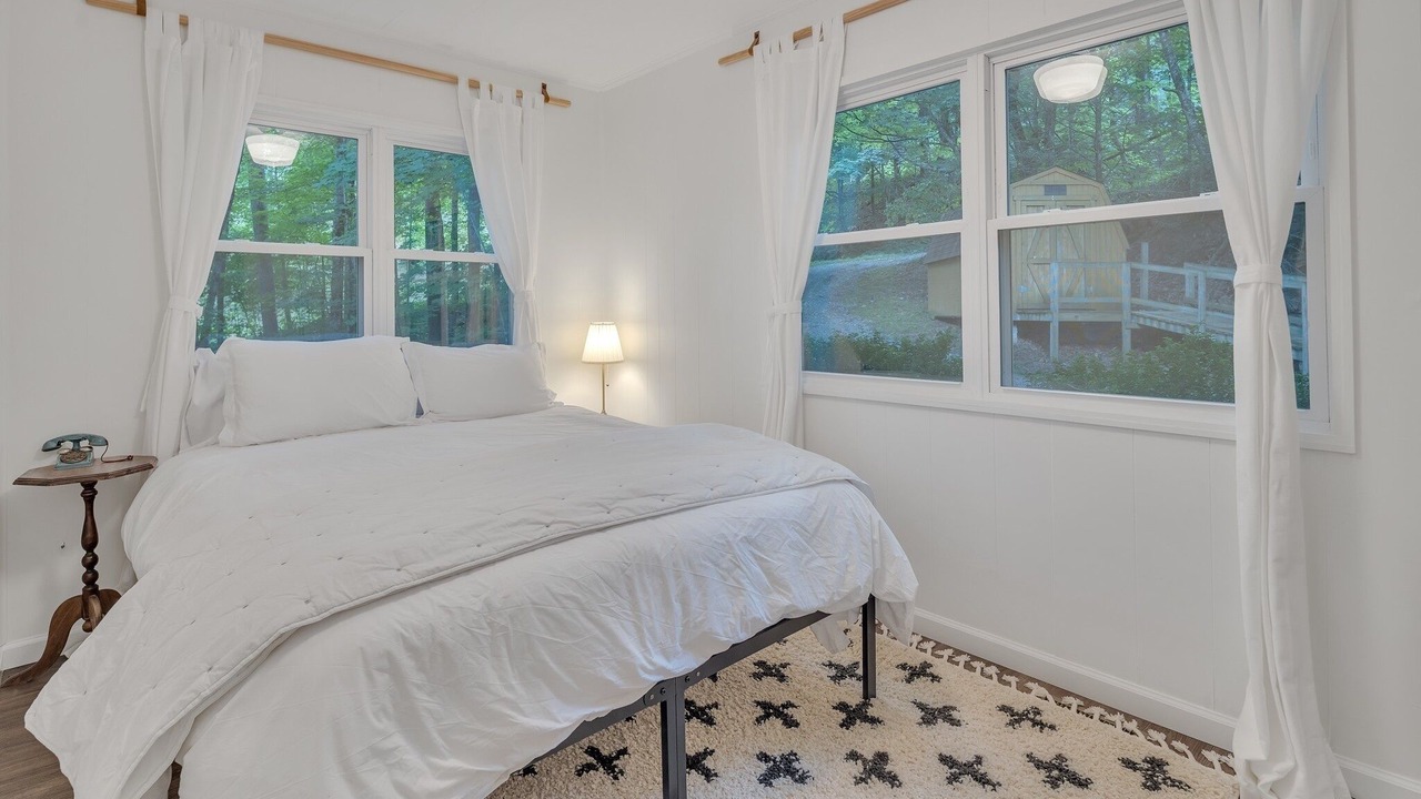 Photo of Bedroom in Walker-In-the-Hills