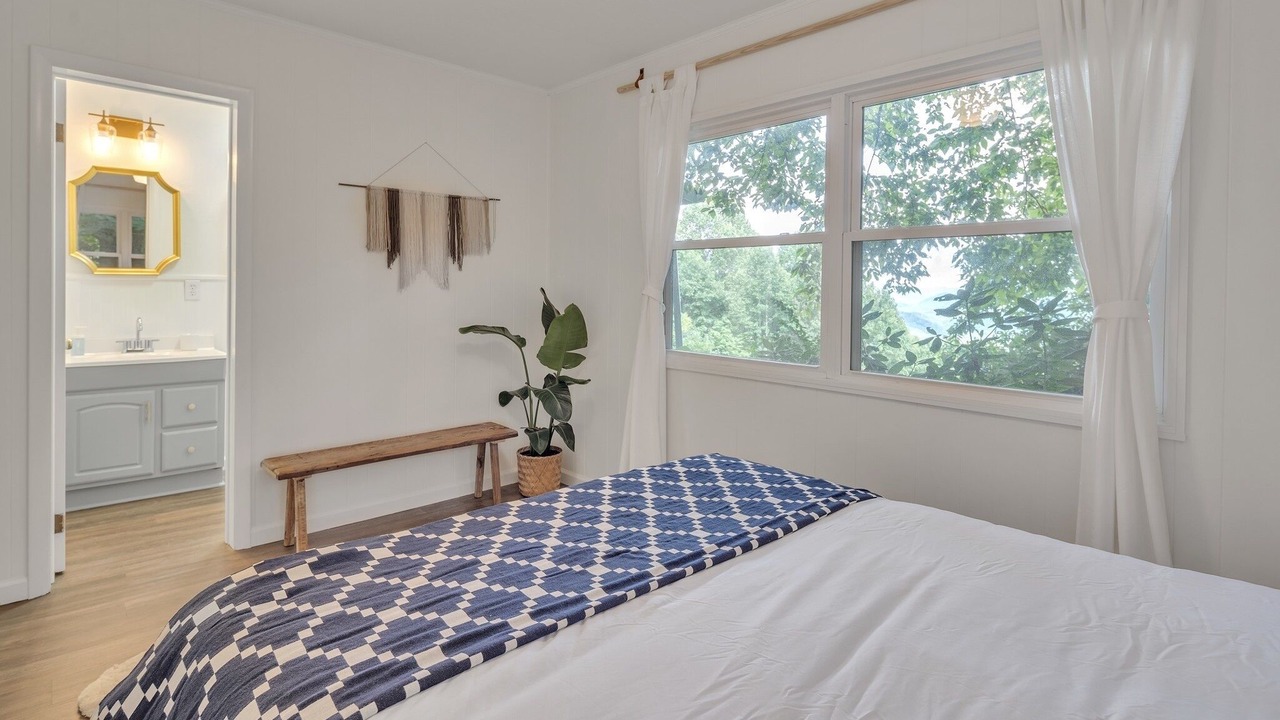 Photo of Bedroom in Walker-In-the-Hills