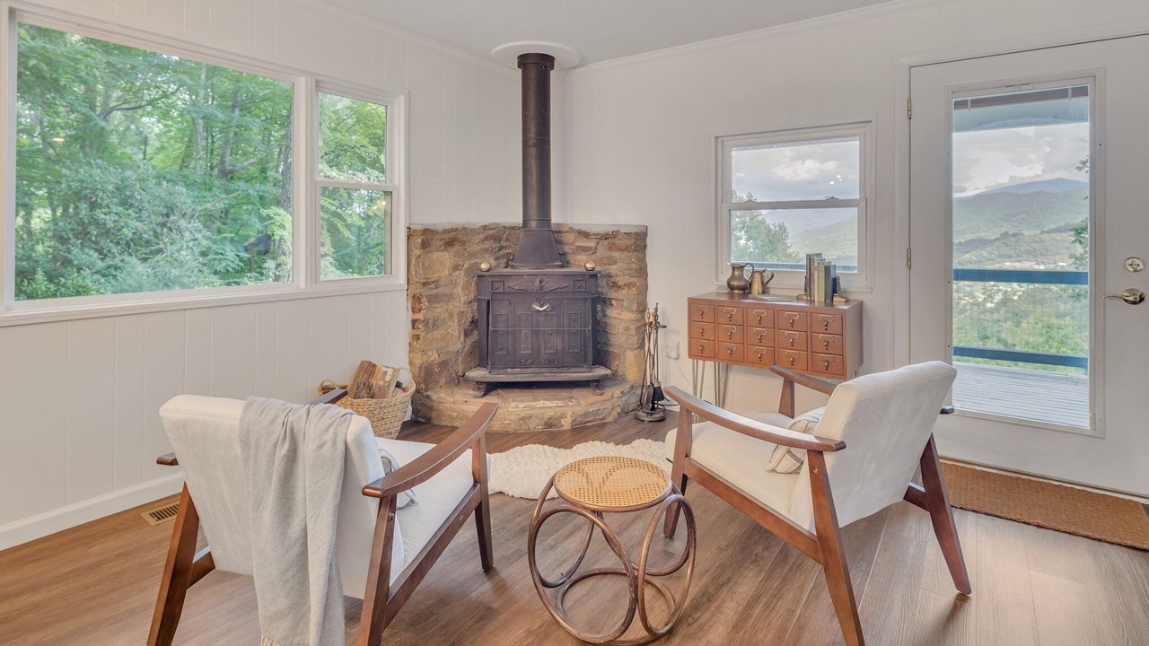 Photo of Bedroom in Walker-In-the-Hills