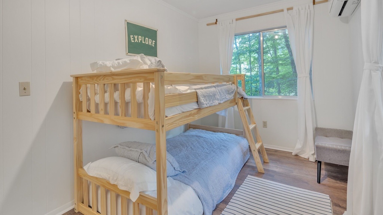 Photo of Bedroom in Walker-In-the-Hills