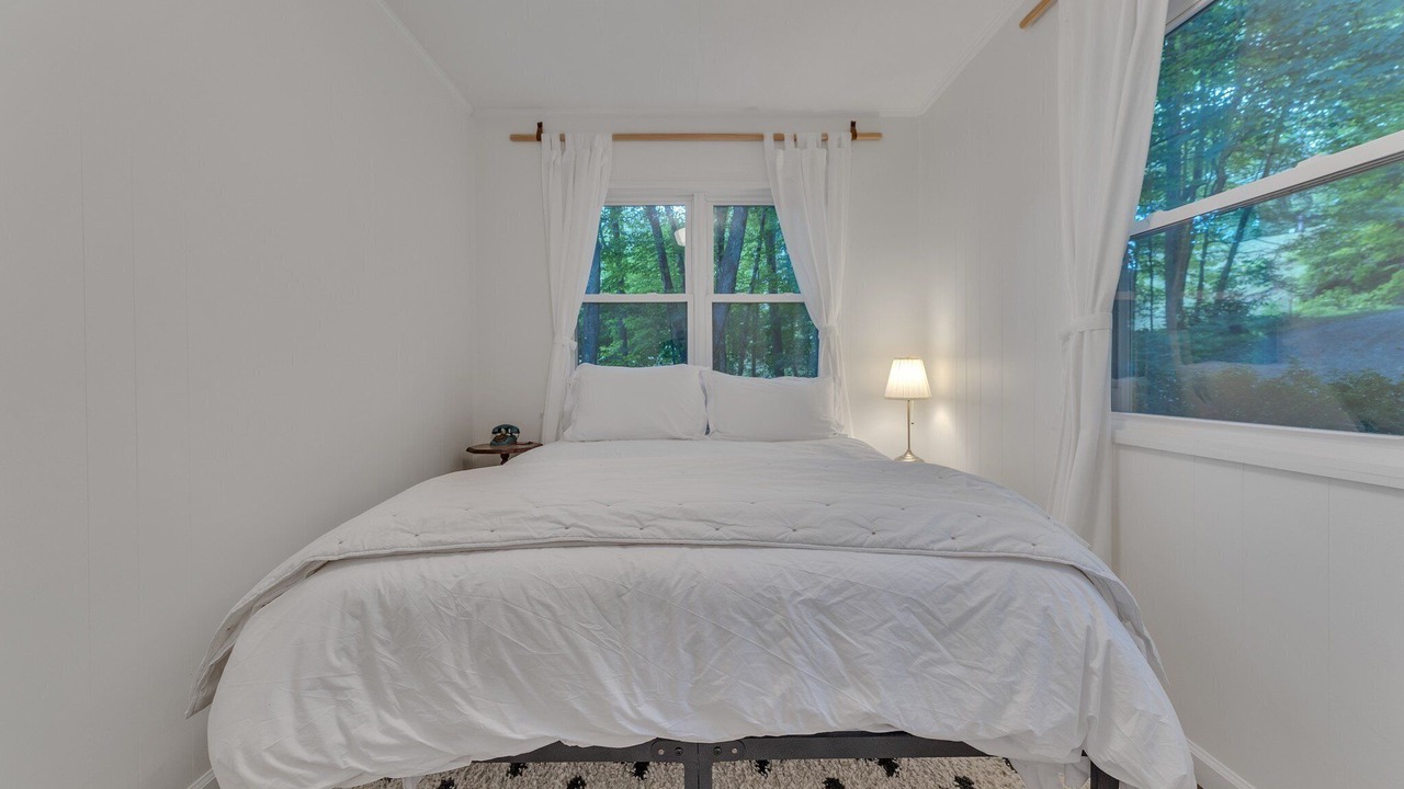 Photo of Bedroom in Walker-In-the-Hills
