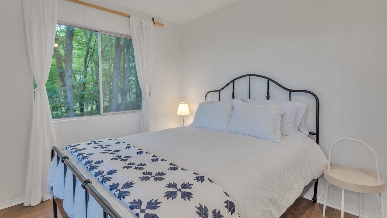 Photo of Bedroom in Walker-In-the-Hills