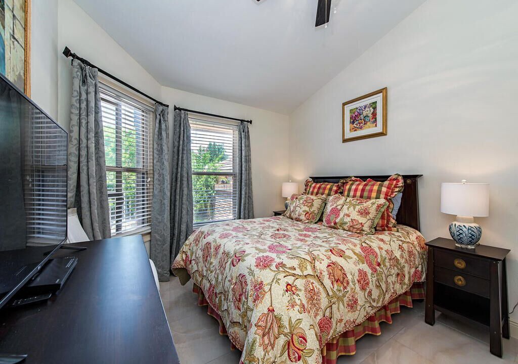 Photo of Bedroom in Park Shore
