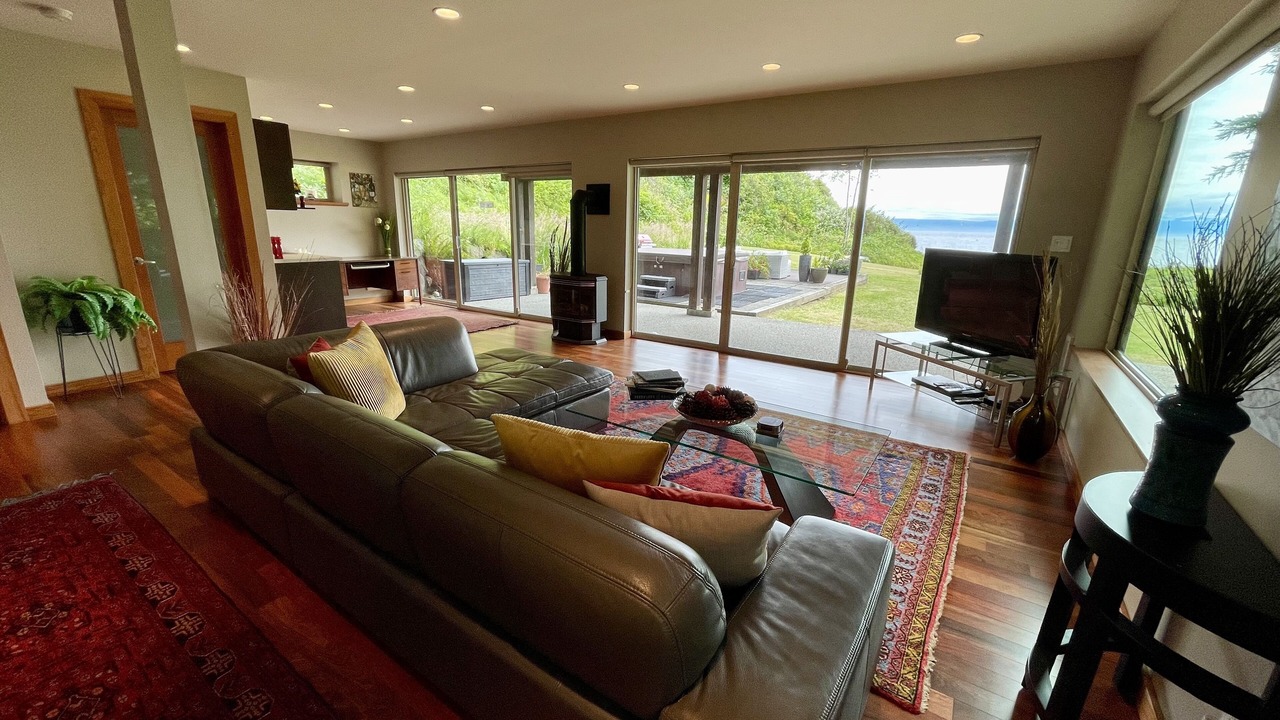 Photo of Livingroom in Juan de Fuca Electoral Area