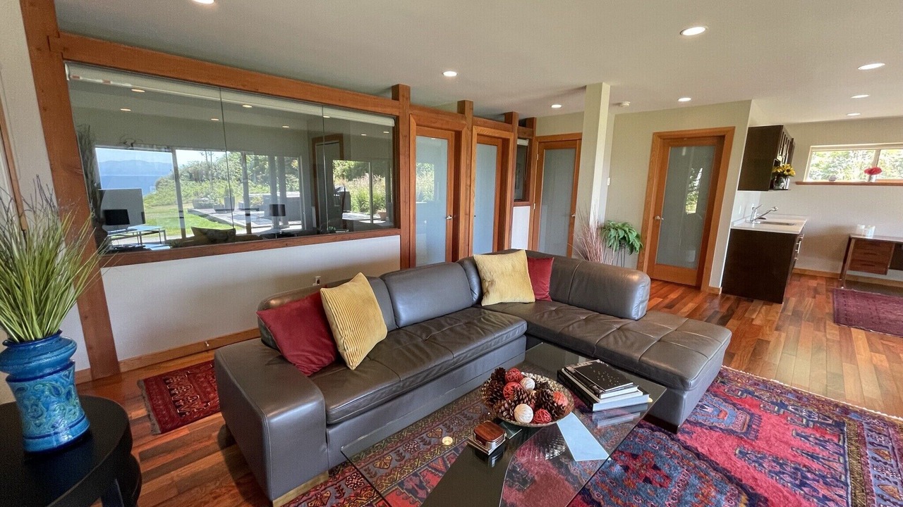 Photo of Livingroom in Juan de Fuca Electoral Area